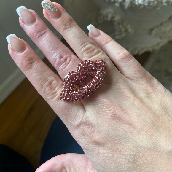 Pink lips ring - Picture 2 of 4